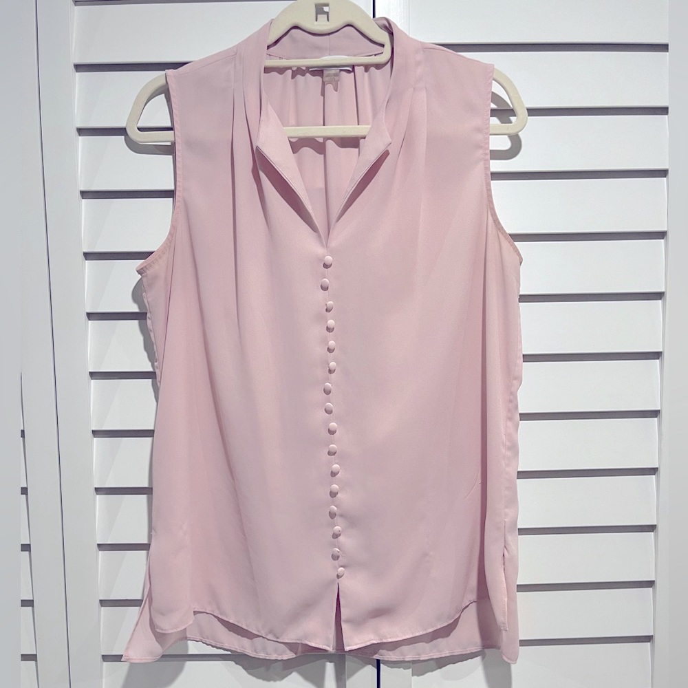 Super cute flowy button down